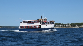 tour boat Bennie Alice